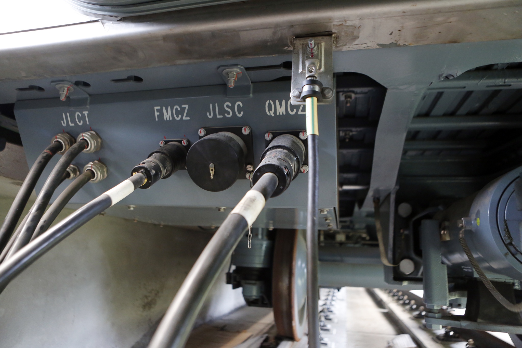 tau dien Cat Linh - Ha Dong lo dien anh 12