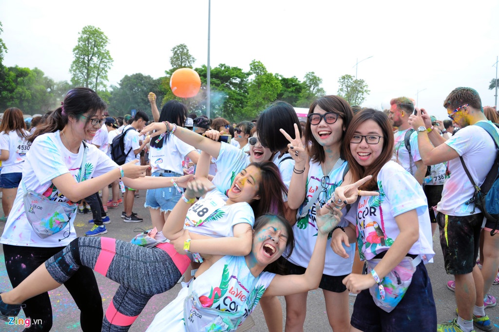 Nguoi tre tham du 'Duong chay sac mau' hinh anh