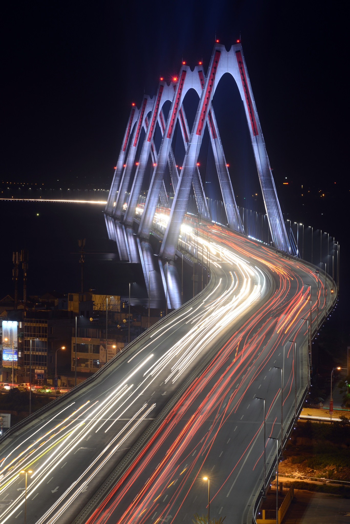 cau Nhat Tan su dung anh sang den mau moi anh 5