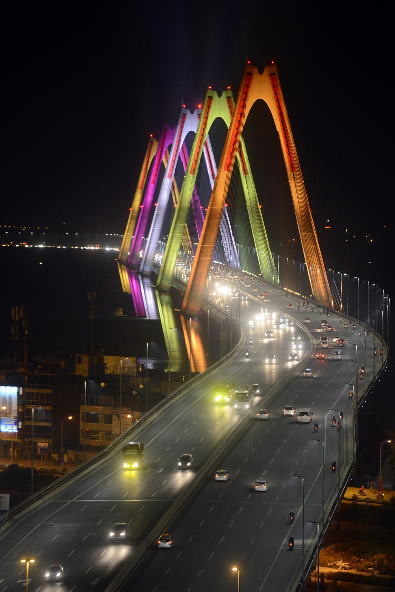 cau Nhat Tan su dung anh sang den mau moi anh 6