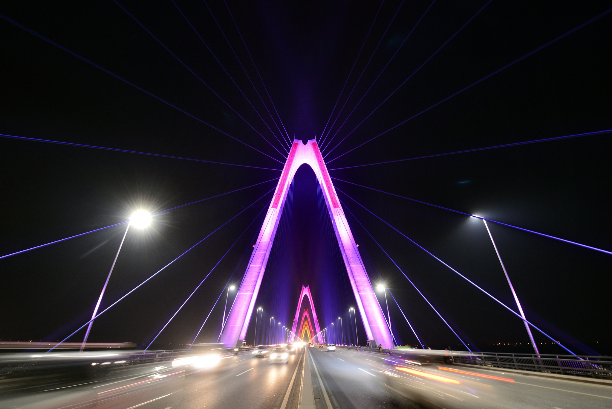 cau Nhat Tan su dung anh sang den mau moi anh 8