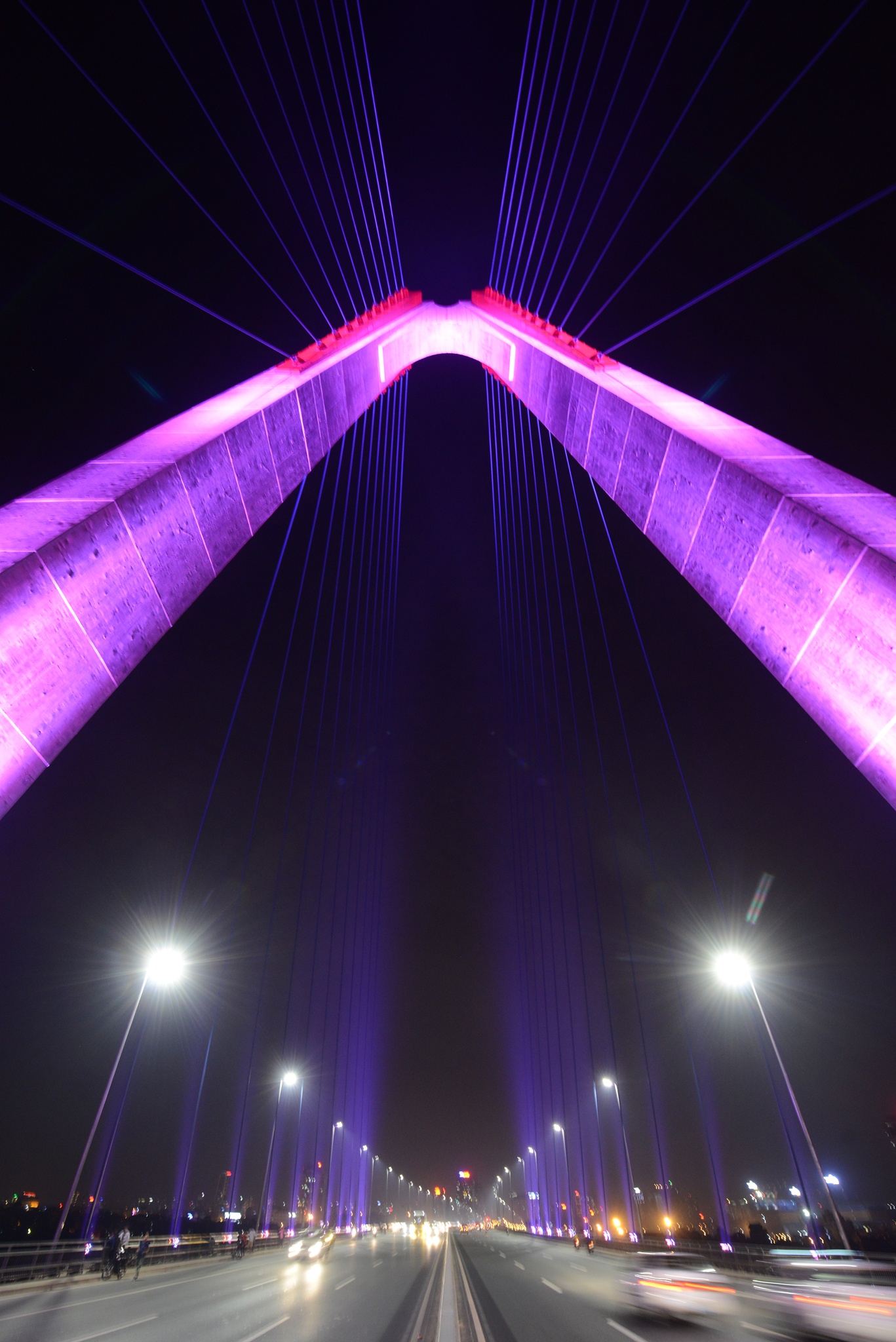 cau Nhat Tan su dung anh sang den mau moi anh 12