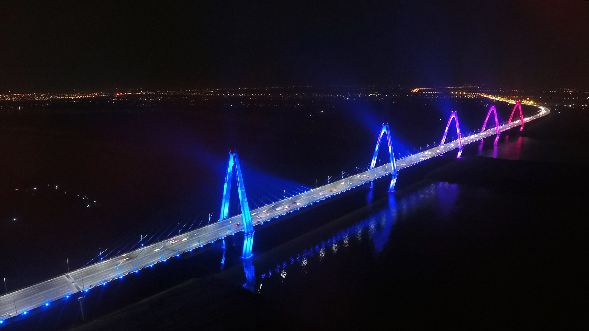 cau Nhat Tan su dung anh sang den mau moi anh 1