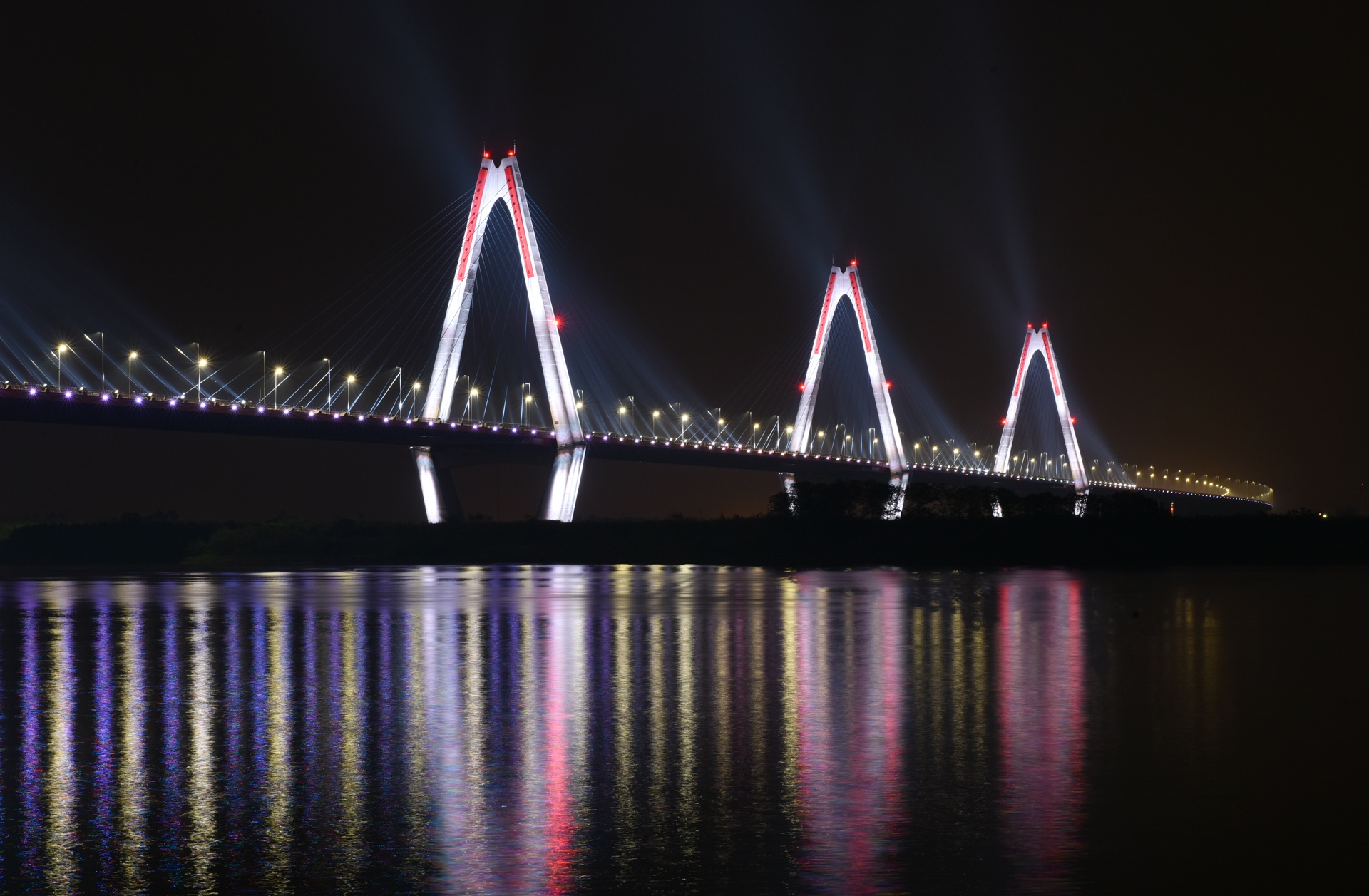 cau Nhat Tan su dung anh sang den mau moi anh 13