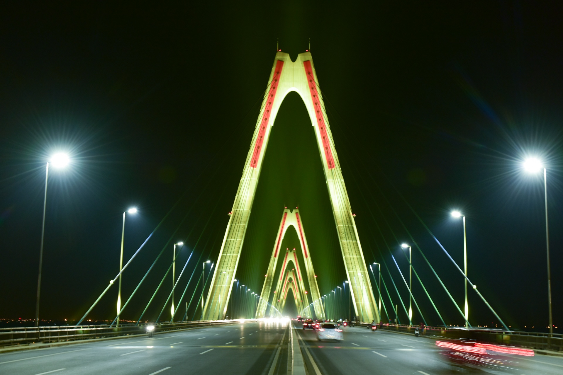 cau Nhat Tan su dung anh sang den mau moi anh 14