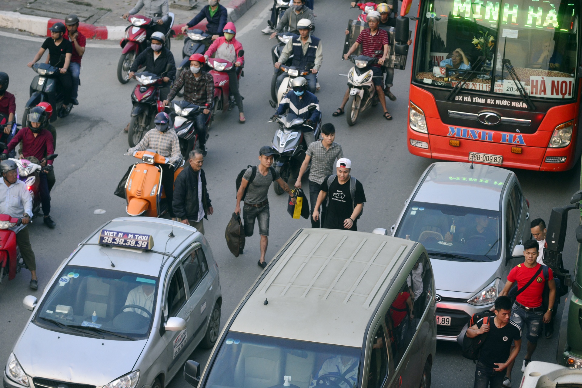 nguoi dan ve que nghi le 30/4 anh 11