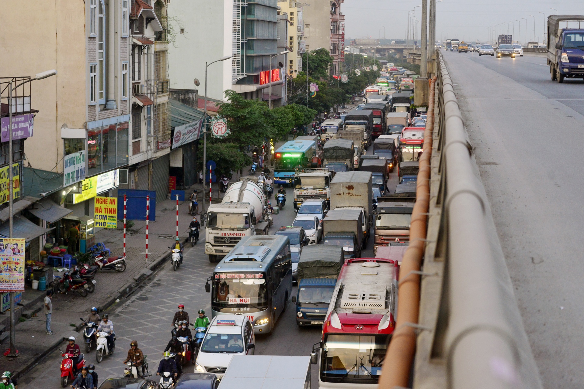 nguoi dan ve que nghi le 30/4 anh 12