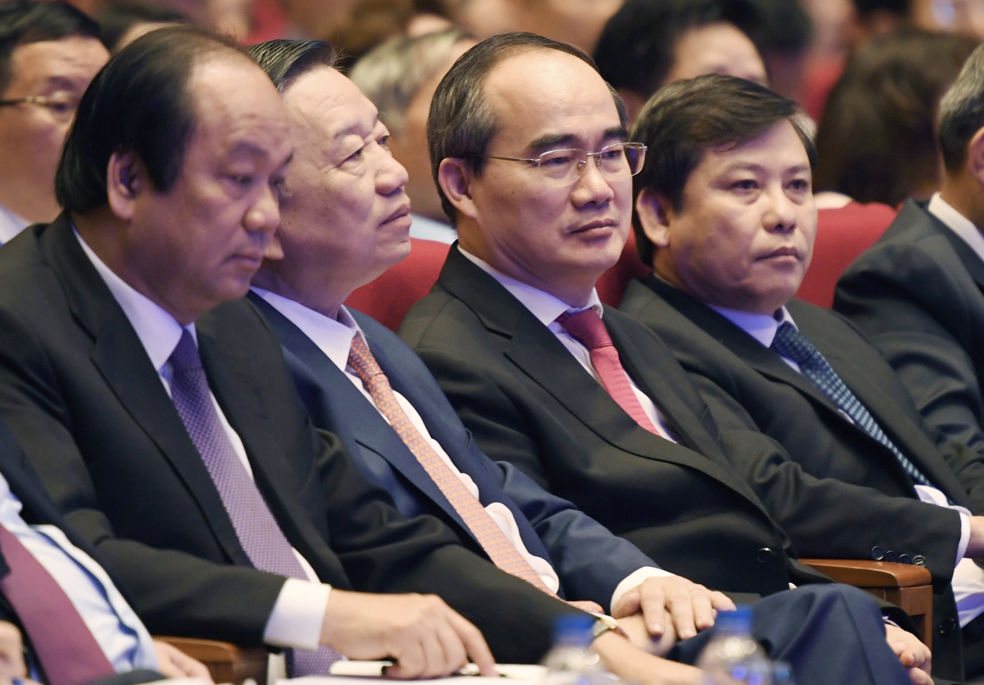 Thu tuong doi thoai voi doanh nhan anh 11