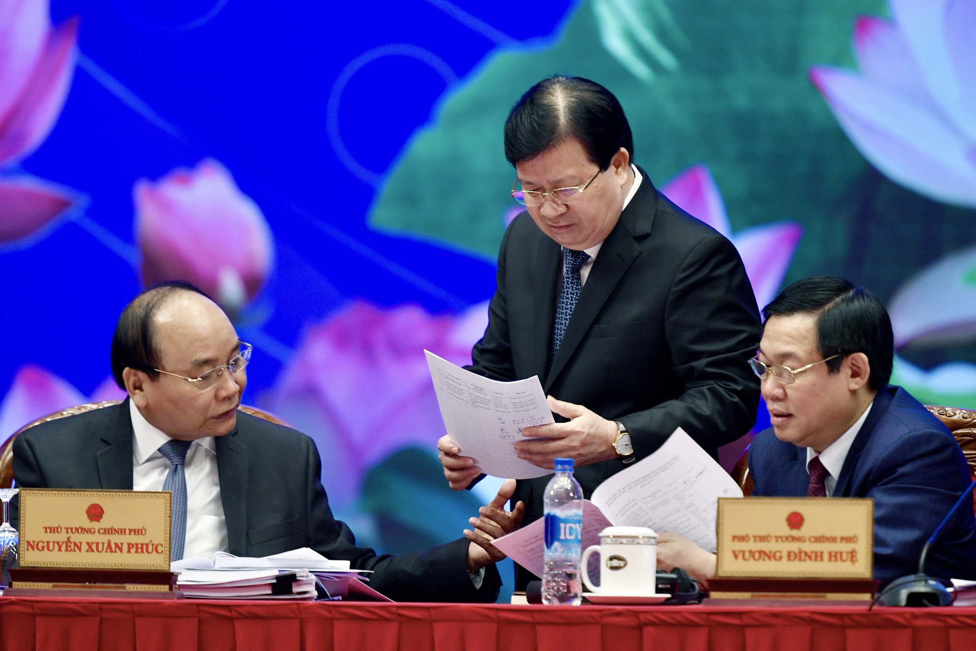 Thu tuong doi thoai voi doanh nhan anh 10