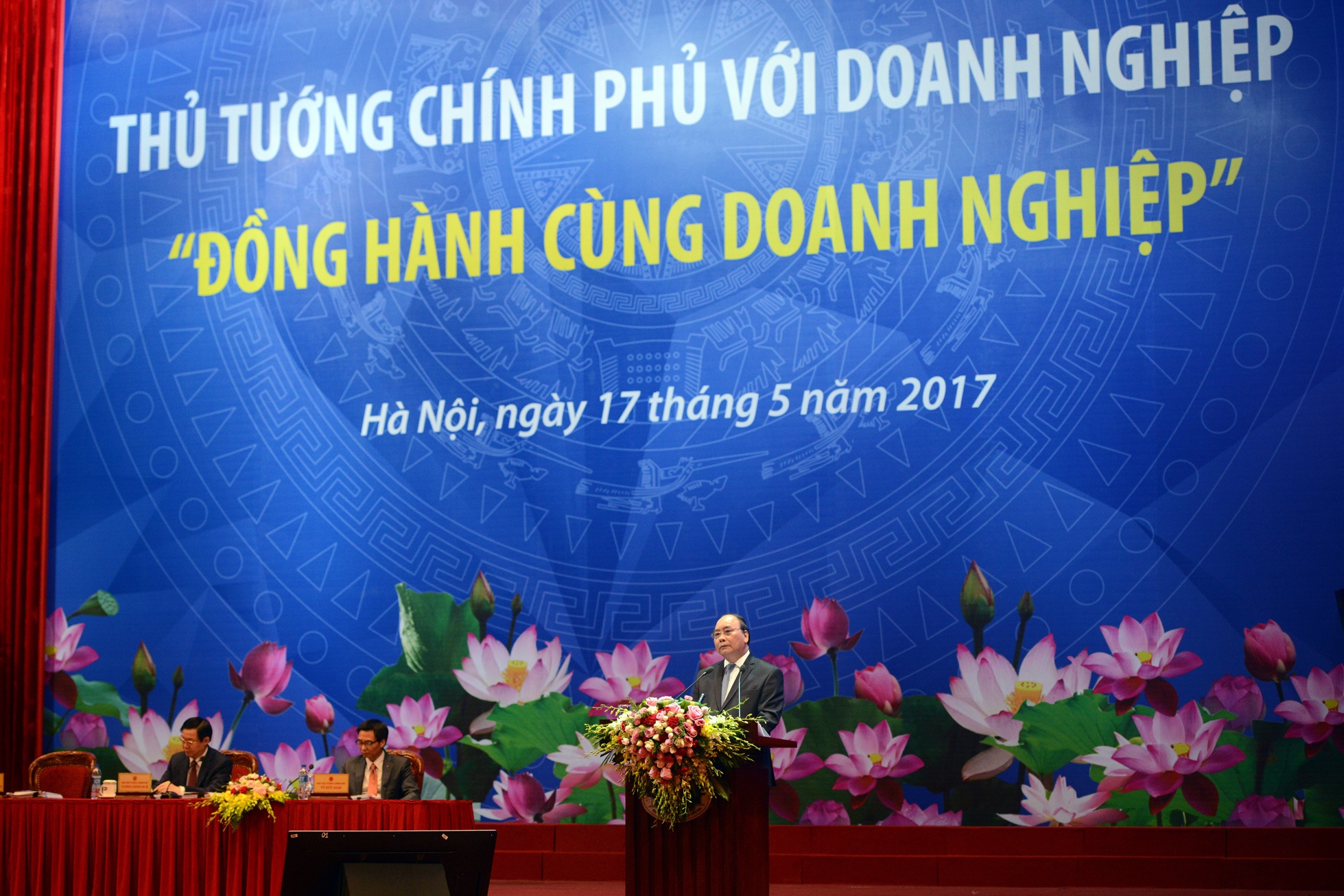 Thu tuong doi thoai voi doanh nhan anh 9