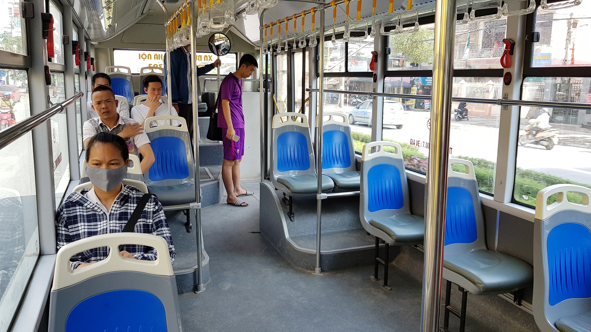 Buyt nhanh BRT vang ve ngay cuoi tuan hinh anh