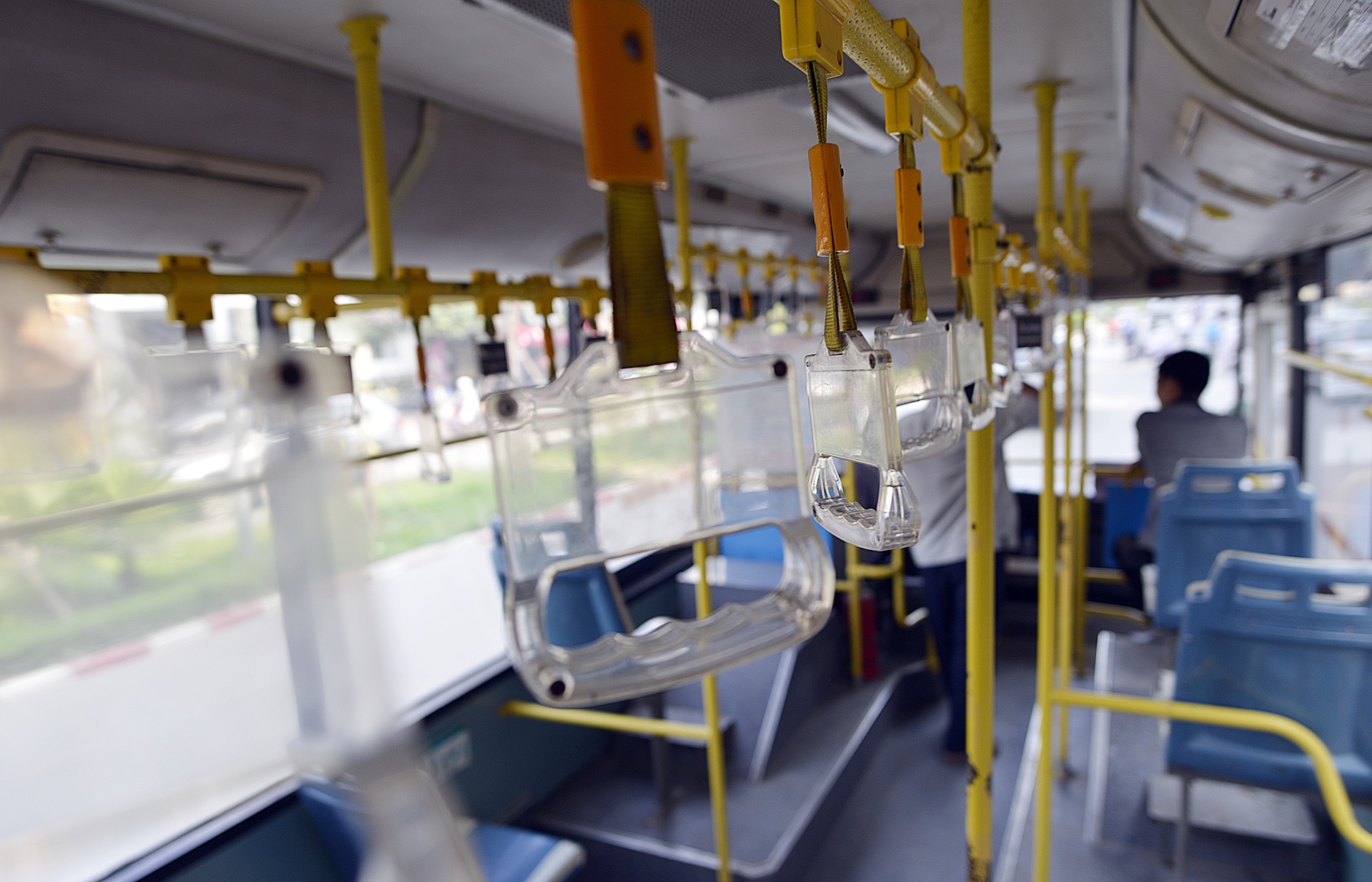 xe buyt tuyen BRT vang khach anh 18