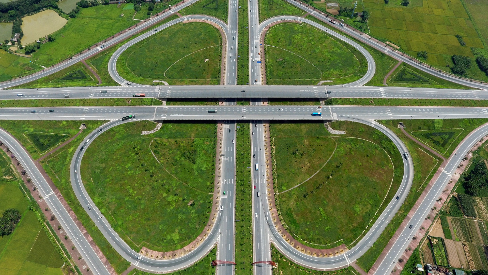 Ve dep nhung nut giao thong nghin ty o Ha Noi hinh anh