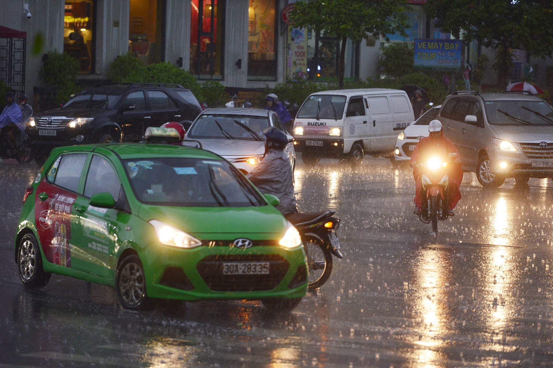 mua giai nhiet sau dot nang nong ky luc o Ha Noi anh 2