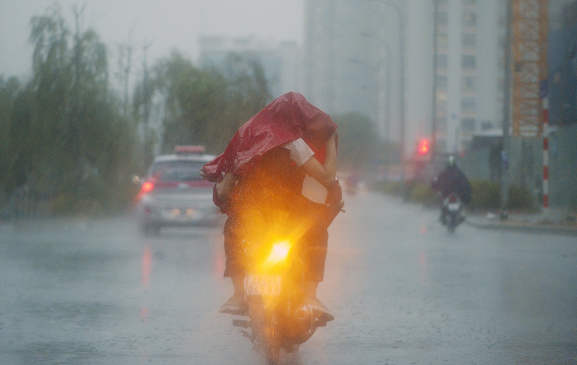 mua giai nhiet sau dot nang nong ky luc o Ha Noi anh 10