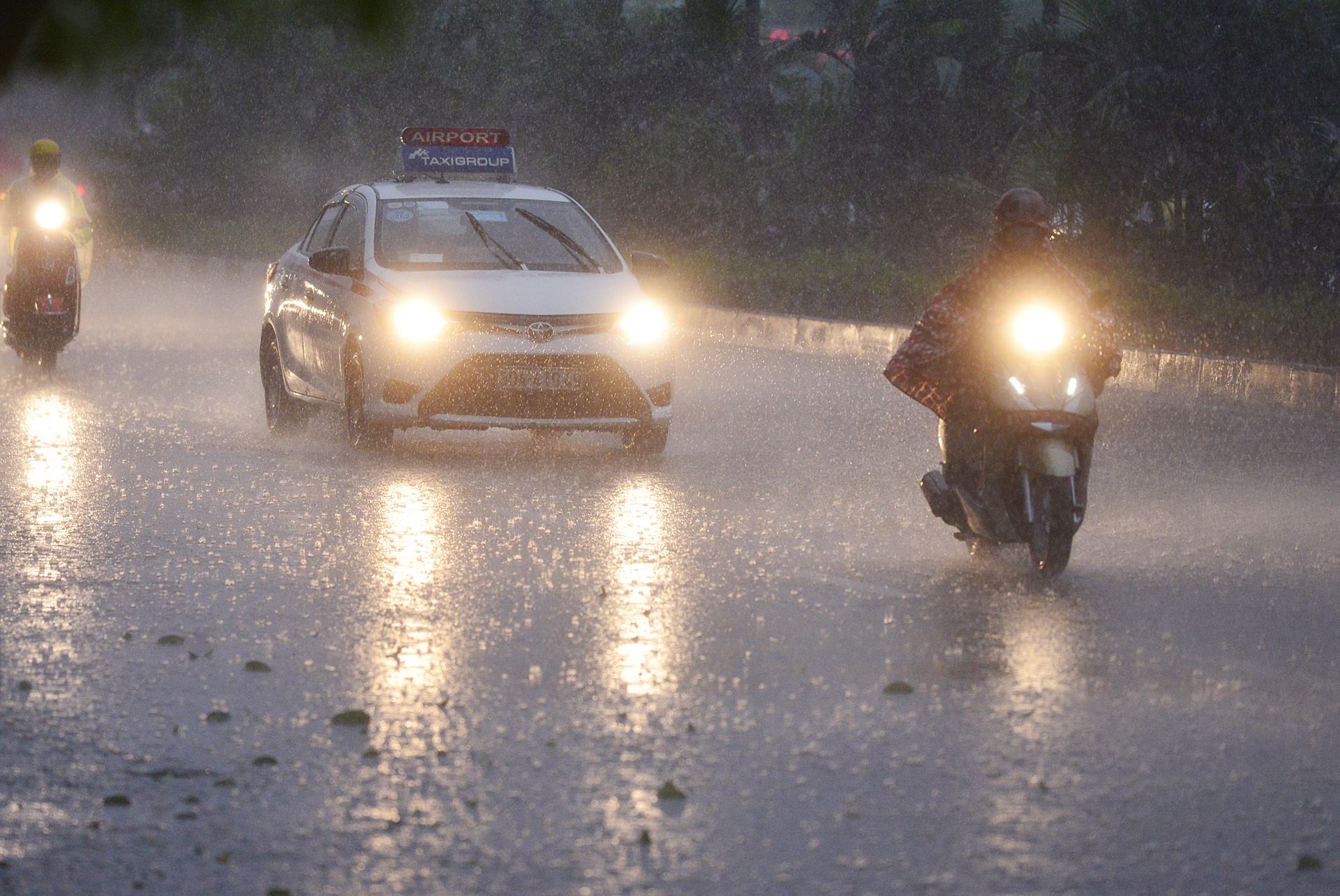 mua giai nhiet sau dot nang nong ky luc o Ha Noi anh 1