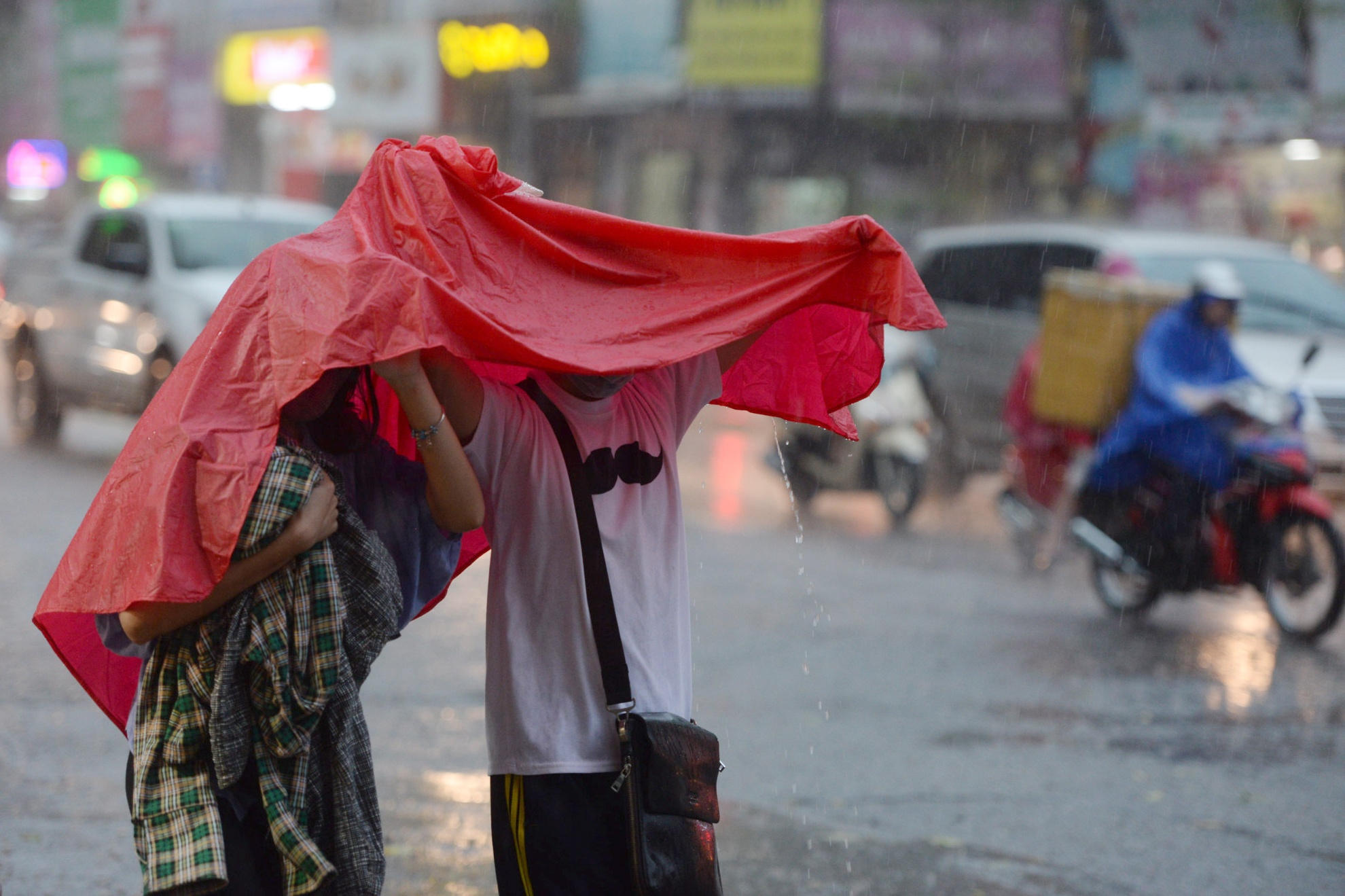 mua giai nhiet sau dot nang nong ky luc o Ha Noi anh 9