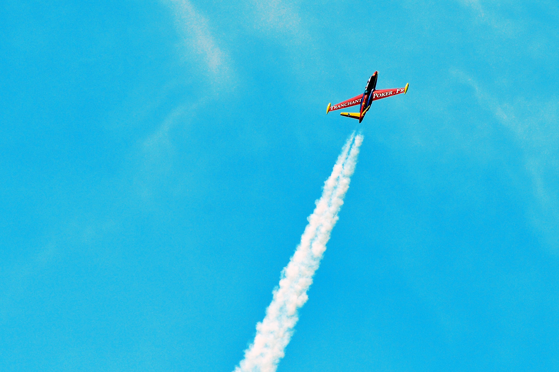 Dan may bay pho dien ky thuat tren bau troi Paris hinh anh