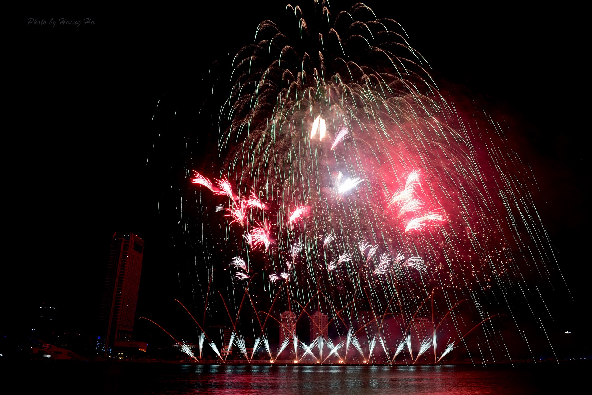 Man trinh dien phao hoa doc dao tai Da Nang anh 7