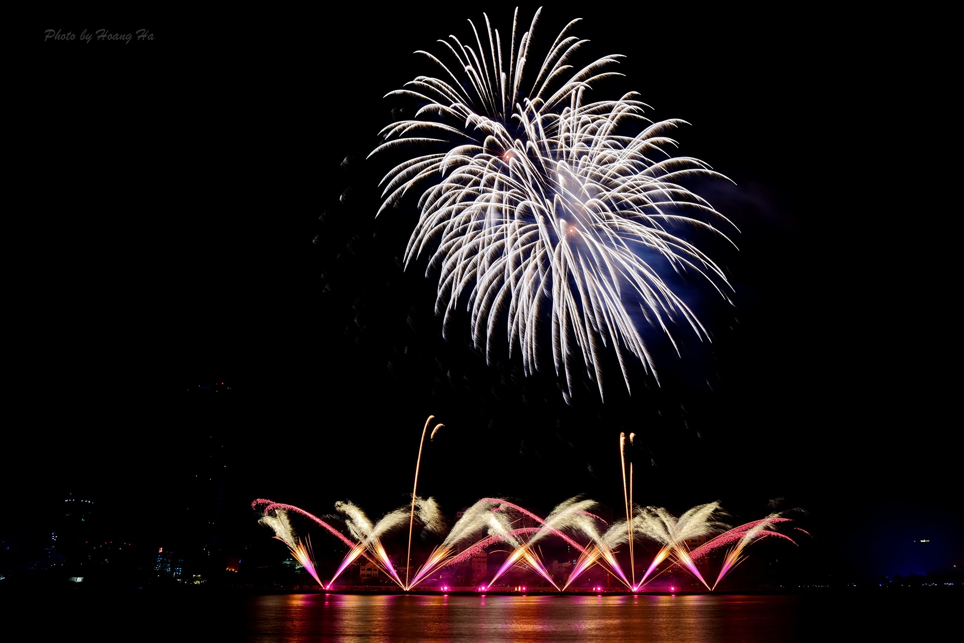 Man trinh dien phao hoa doc dao tai Da Nang anh 3