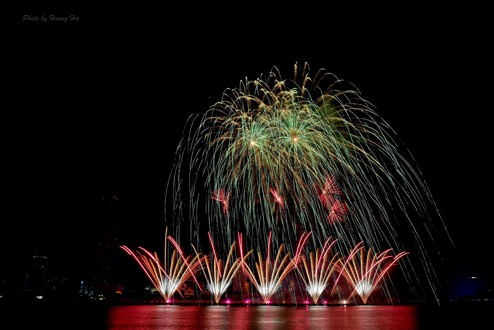 Man trinh dien phao hoa doc dao tai Da Nang anh 4