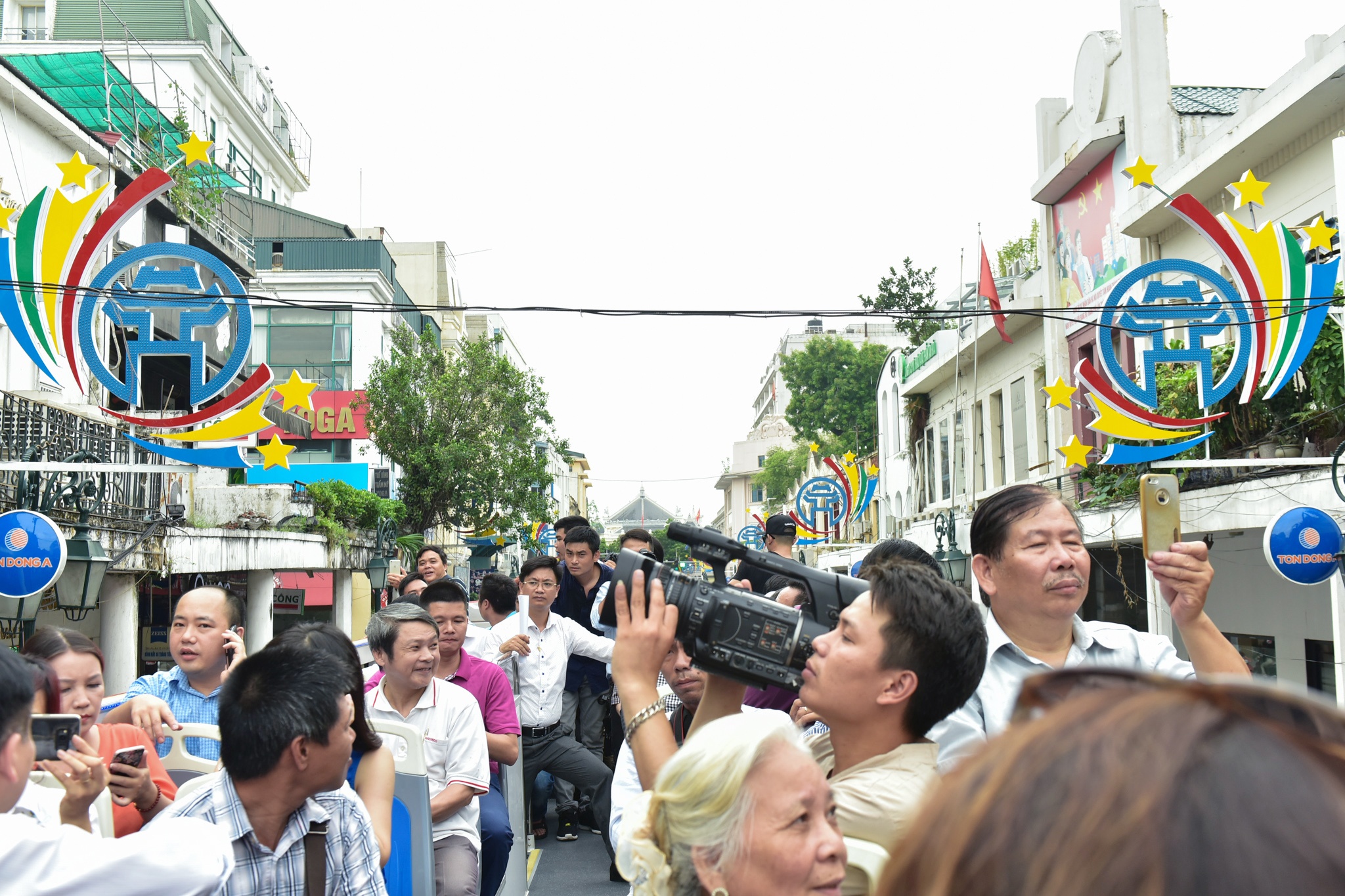 xe buyt hai tang o Ha Noi anh 9
