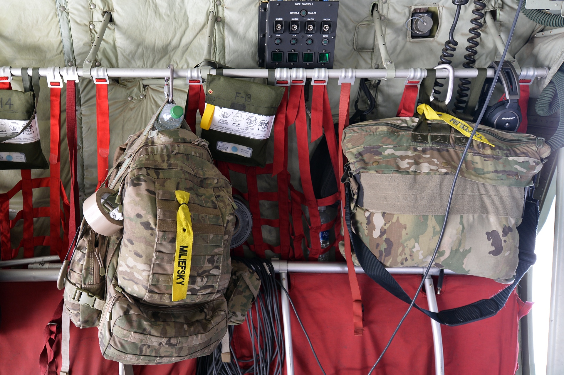 may bay quan su C130J anh 12