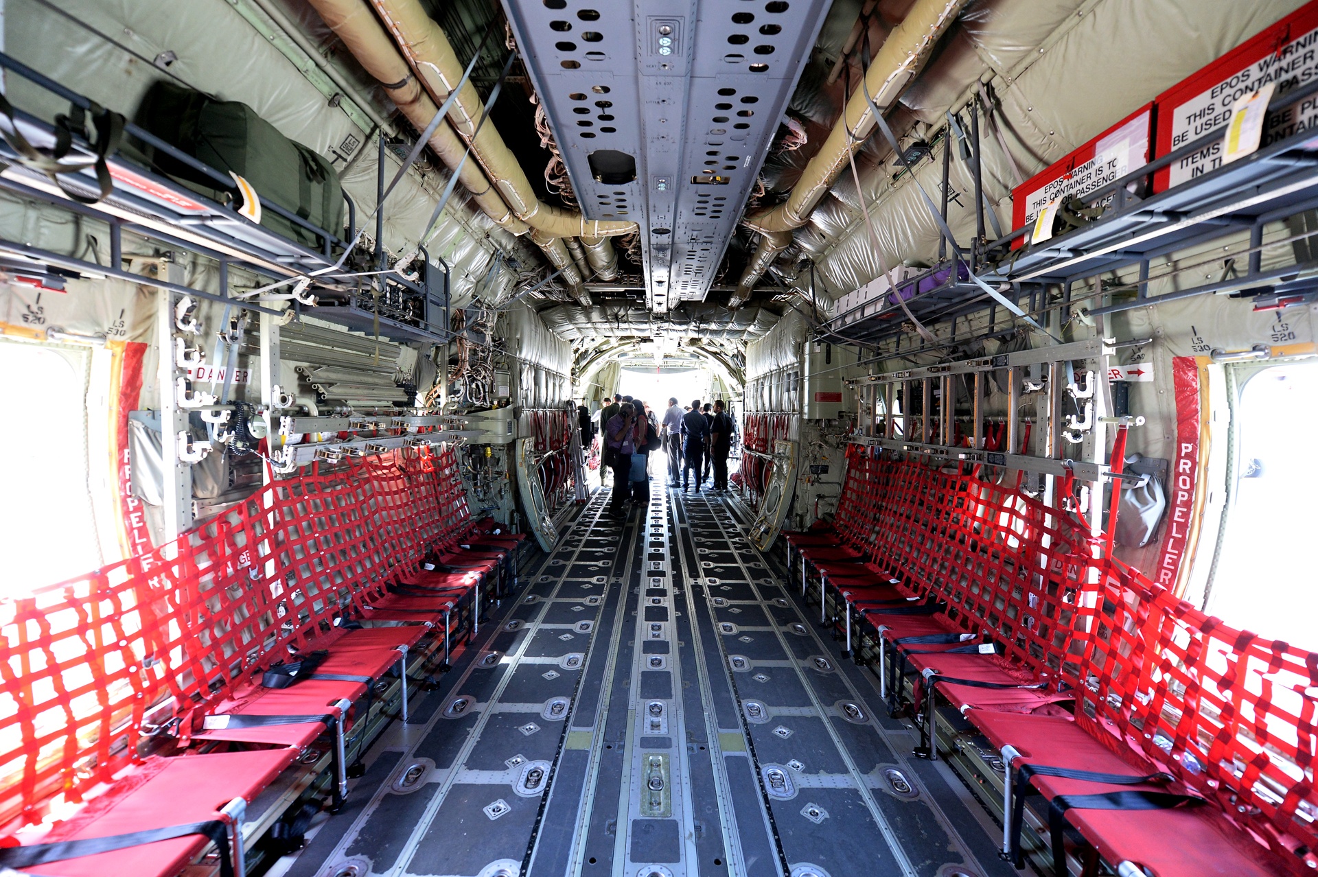 may bay quan su C130J anh 6