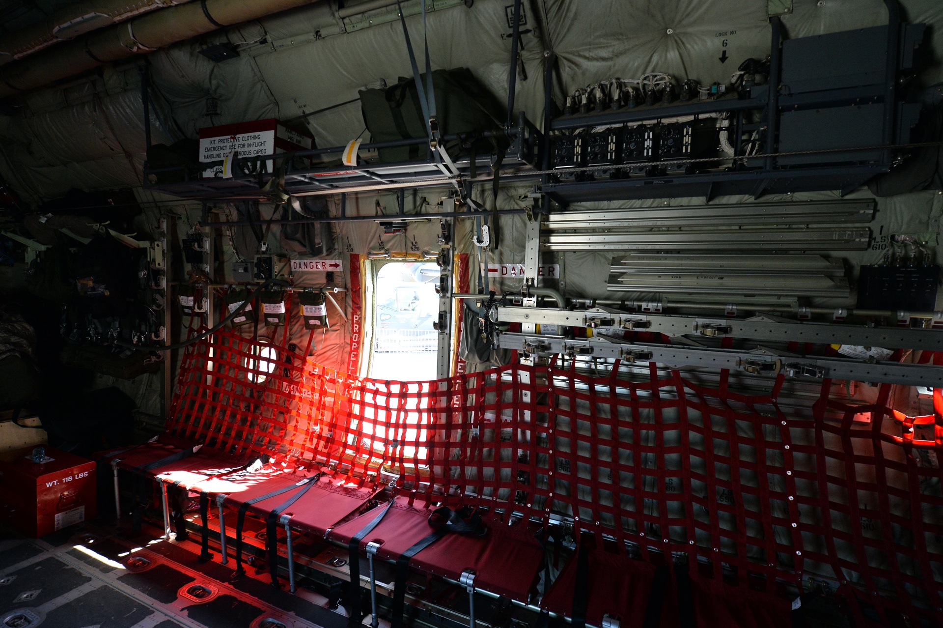 may bay quan su C130J anh 7