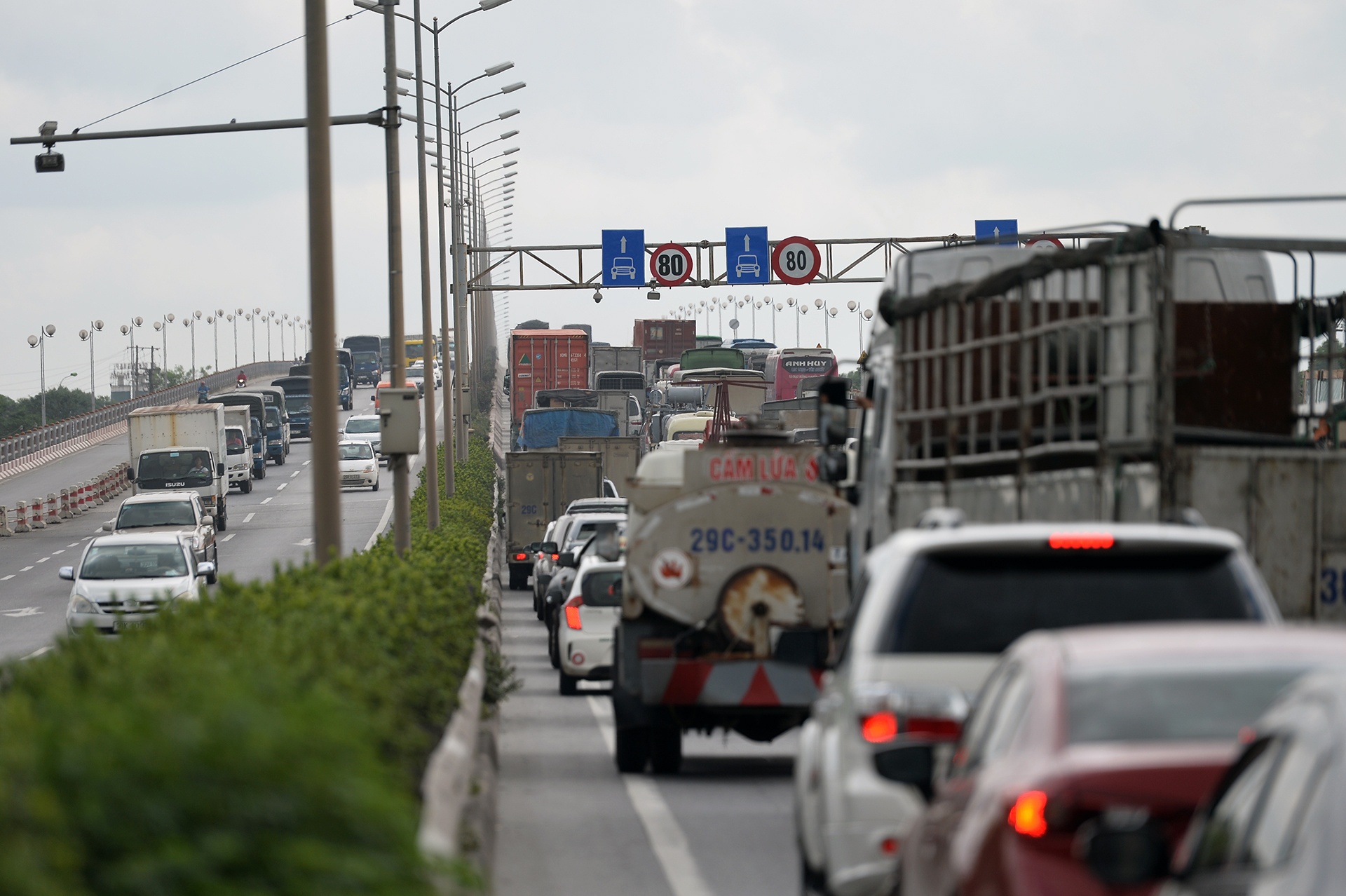 un tac giao thong o duong tren cao anh 6