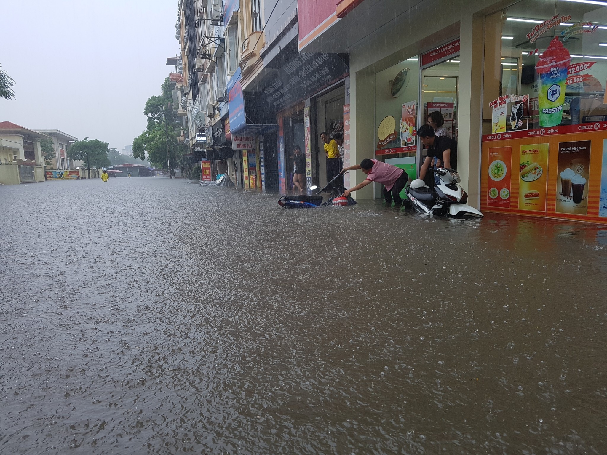 mua lon gay ngap duong pho thu do anh 3