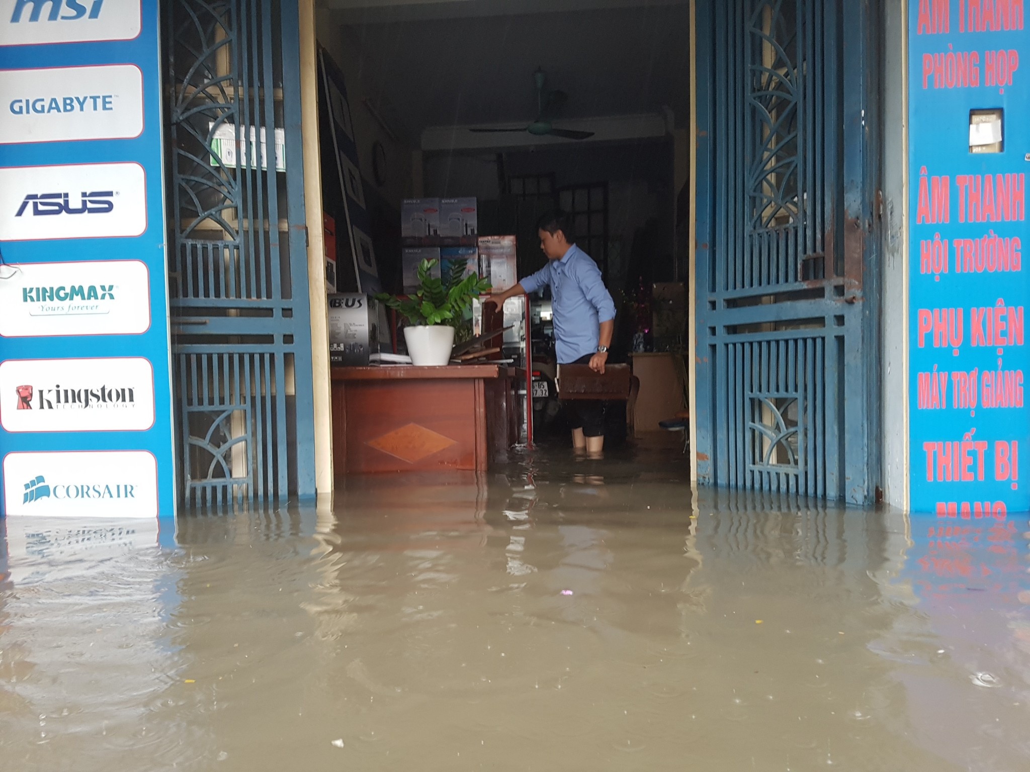 mua lon gay ngap duong pho thu do anh 15