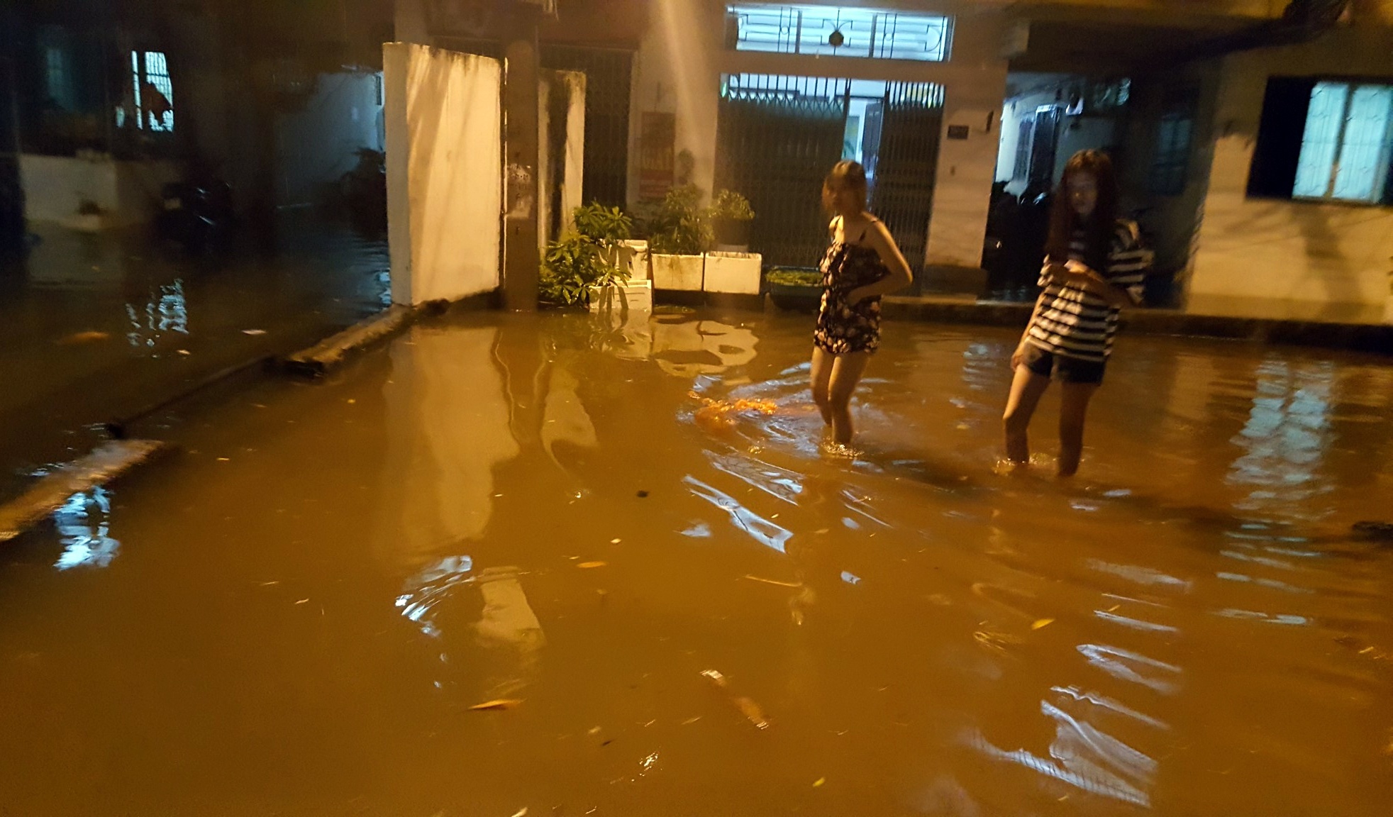 mưa ngập tắc đường ở Hà Nội ảnh 13 mua ngap tac duong o Ha Noi anh 13