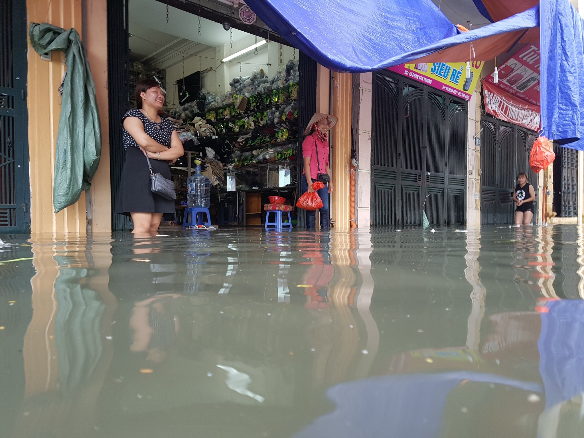 mua lon gay ngap duong pho thu do anh 16