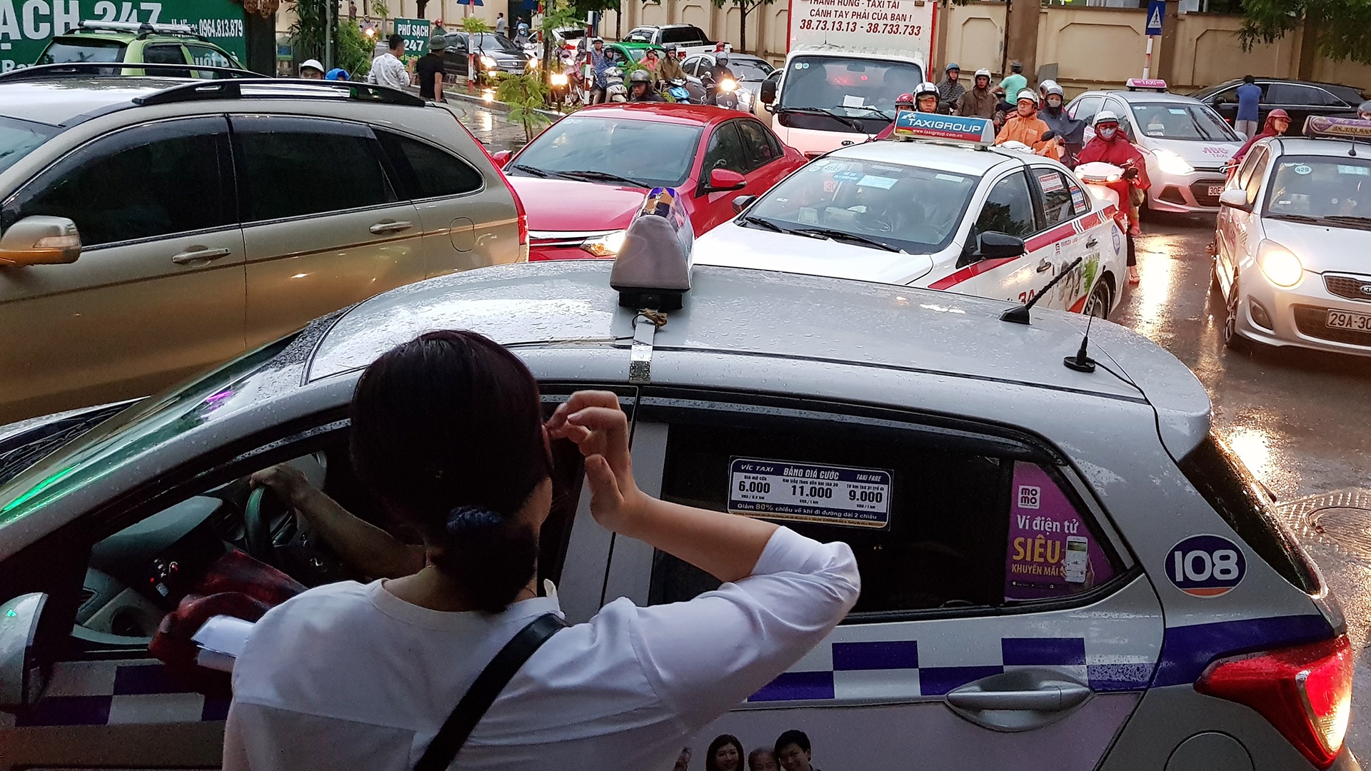 mưa ngập tắc đường ở Hà Nội ảnh 12 mua ngap tac duong o Ha Noi anh 12