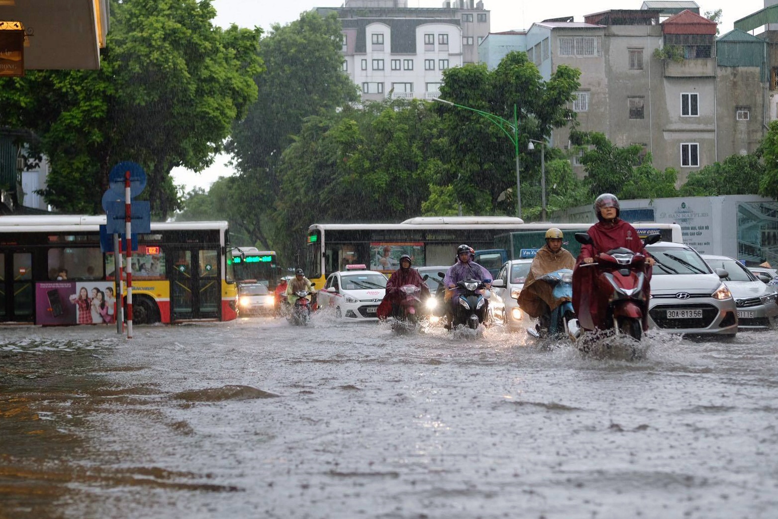mua ngap Ha Noi anh 9