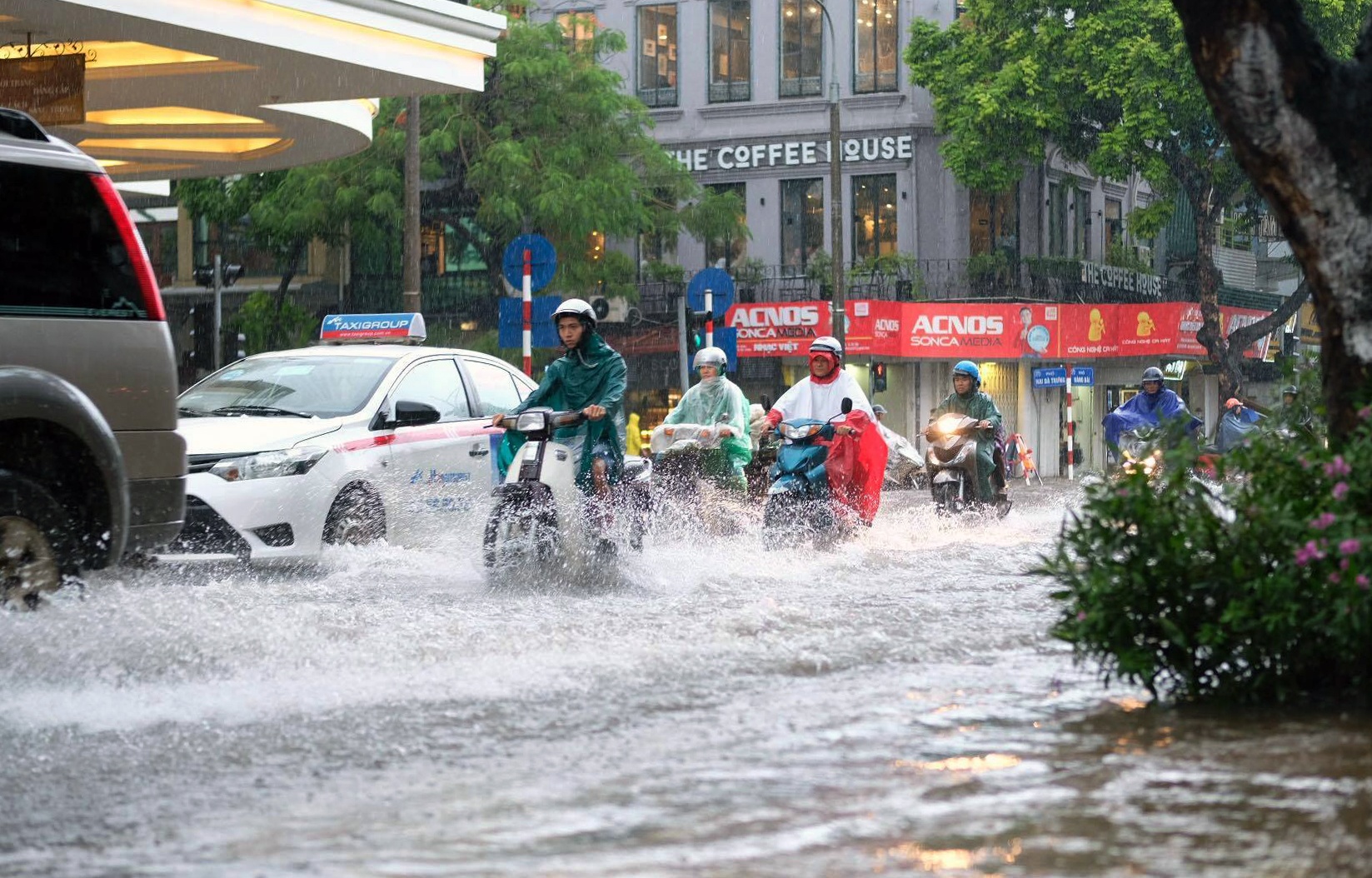 mua ngap Ha Noi anh 10