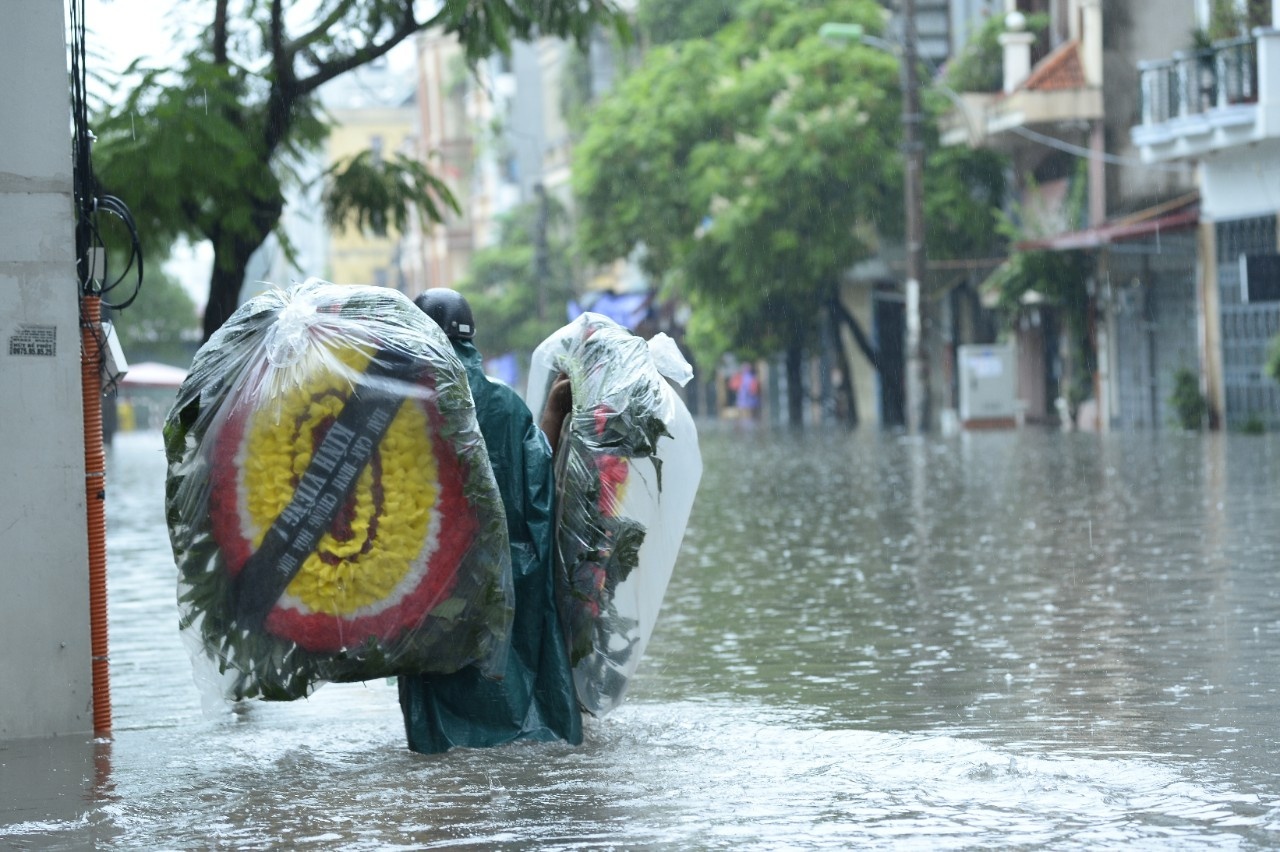 mua lon gay ngap duong pho thu do anh 14