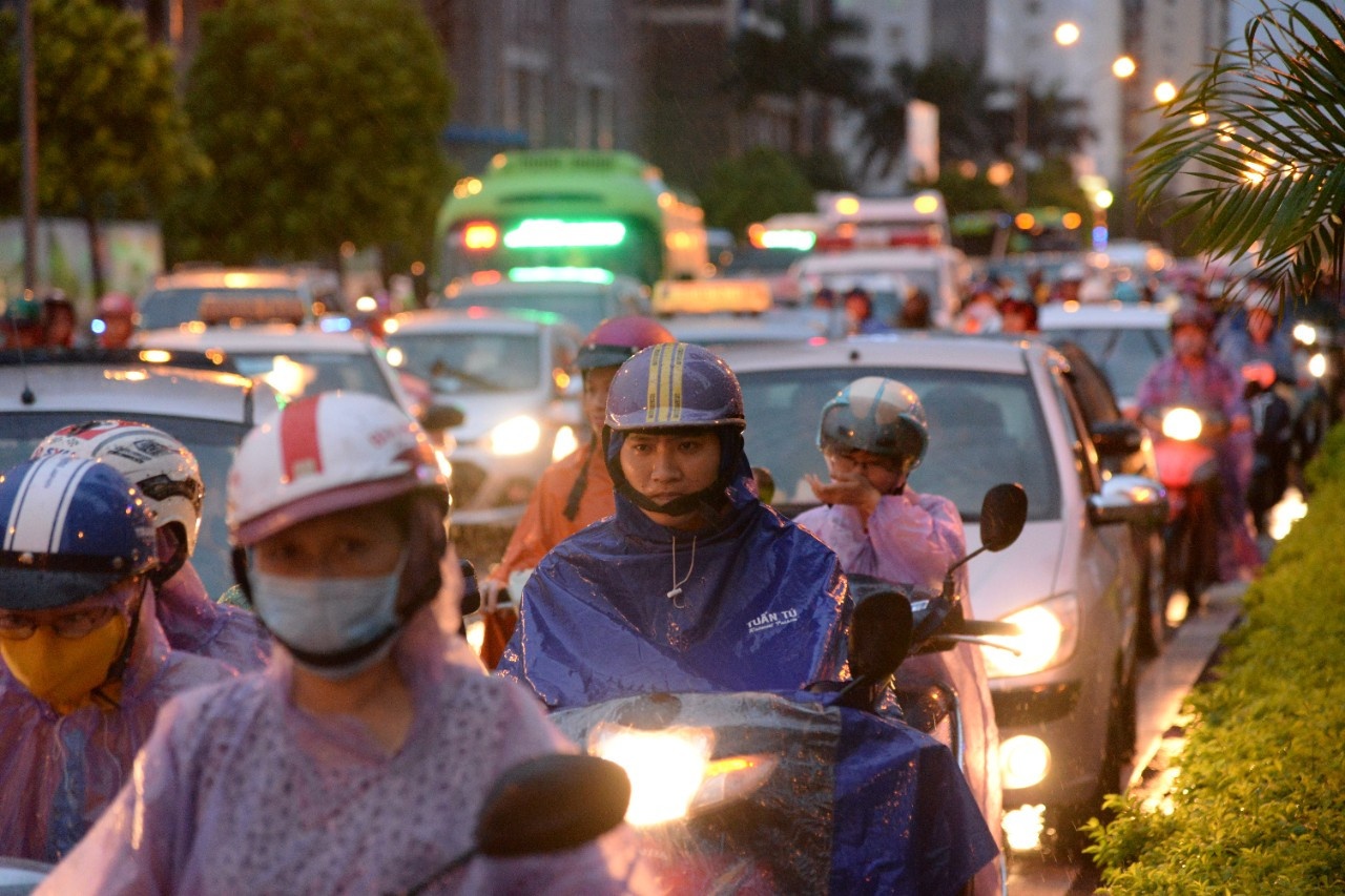 mưa ngập tắc đường ở Hà Nội ảnh 11 mua ngap tac duong o Ha Noi anh 11