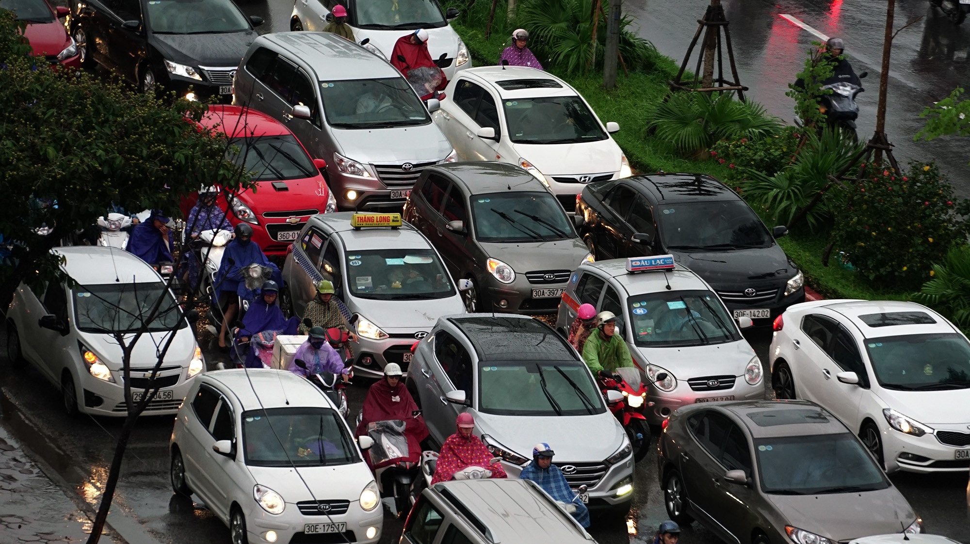 mưa ngập tắc đường ở Hà Nội ảnh 2 mua ngap tac duong o Ha Noi anh 2