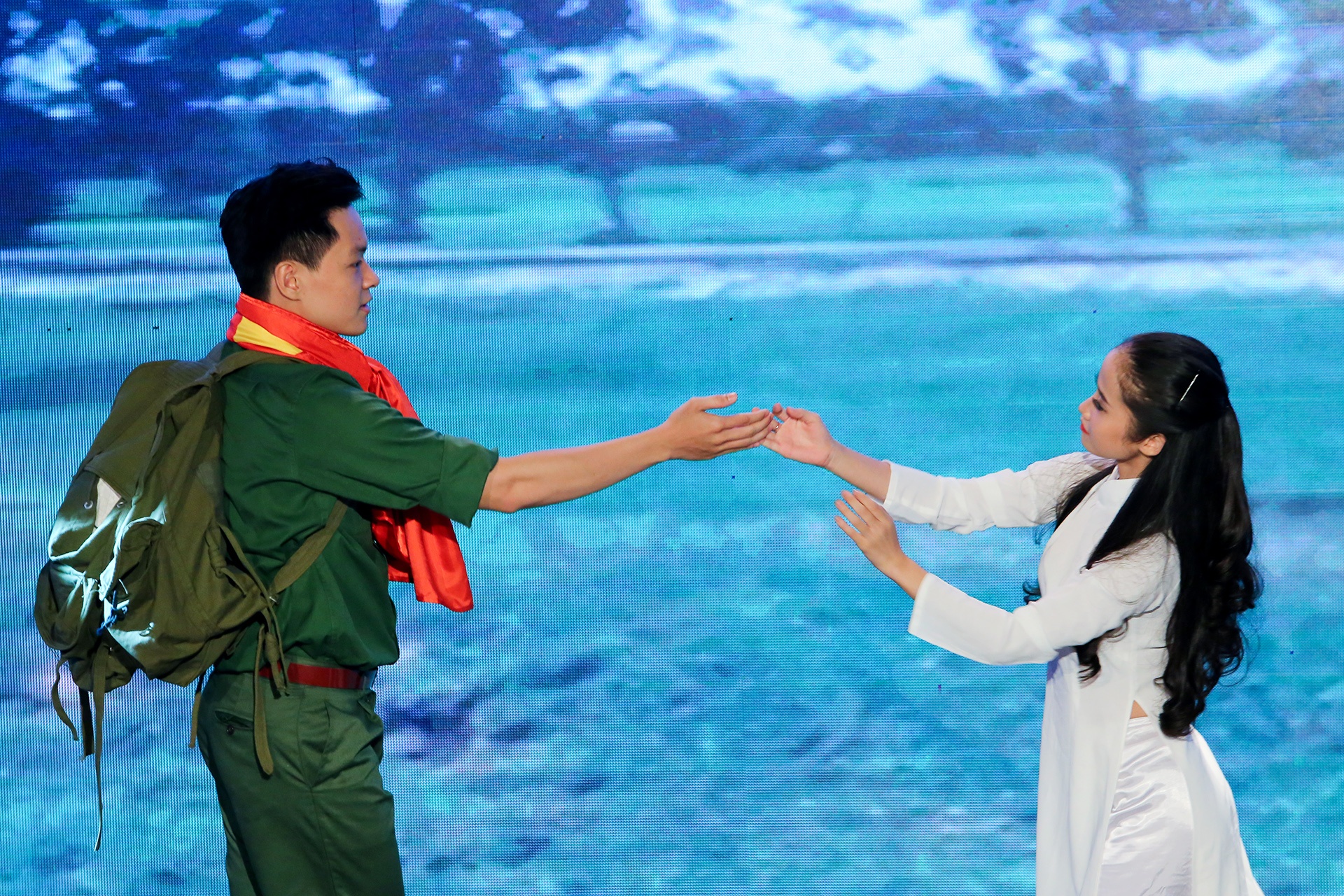 Dem 'Linh thieng dat Me ngan nam' nho Anh hung liet si hinh anh