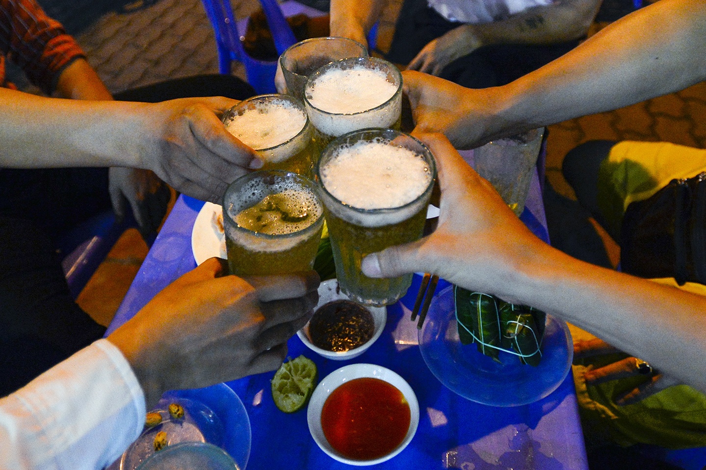 bia hơi vỉa hè Hà thành ảnh 13 bia hoi via he Ha thanh anh 13
