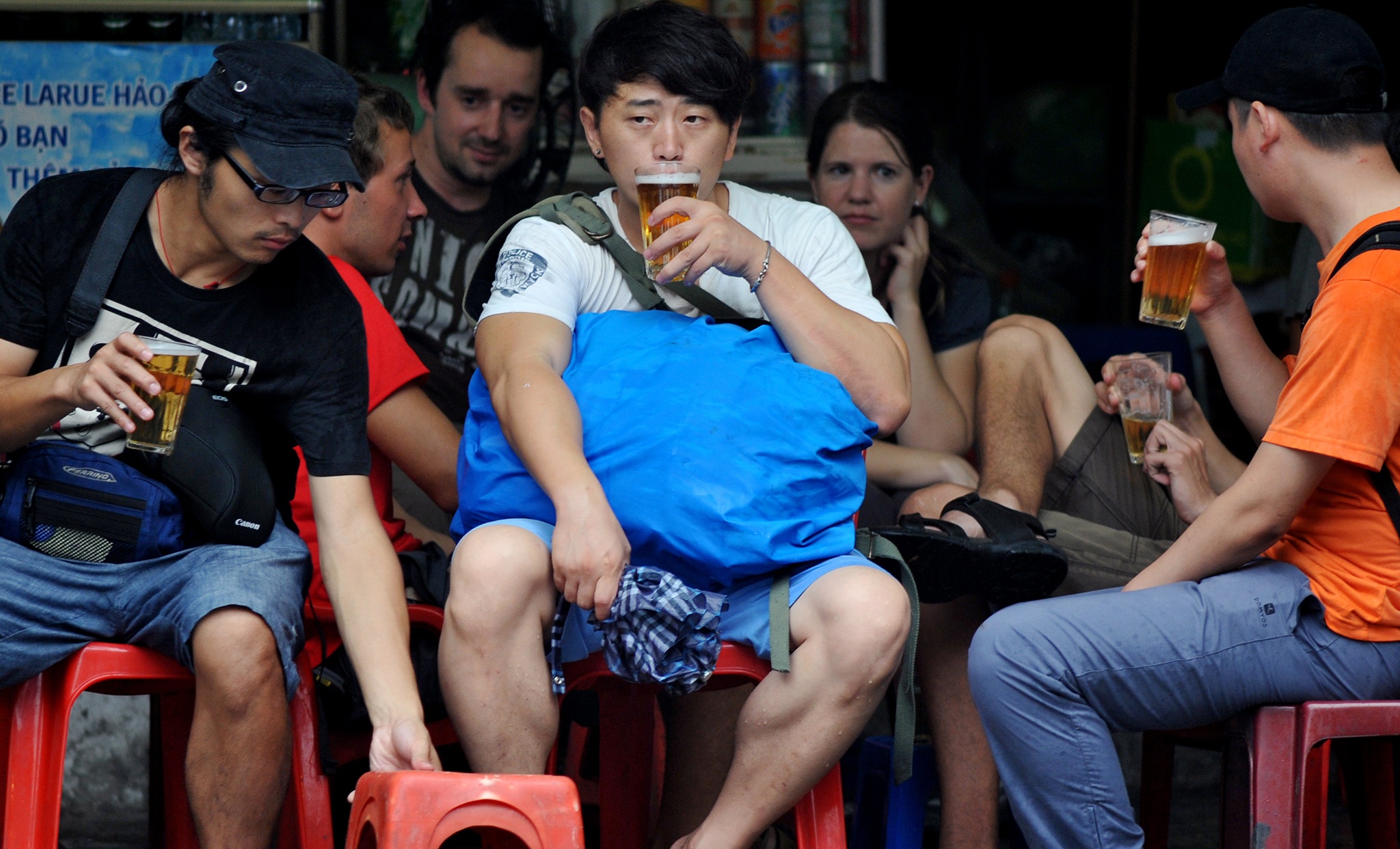 bia hơi vỉa hè Hà thành ảnh 12 bia hoi via he Ha thanh anh 12