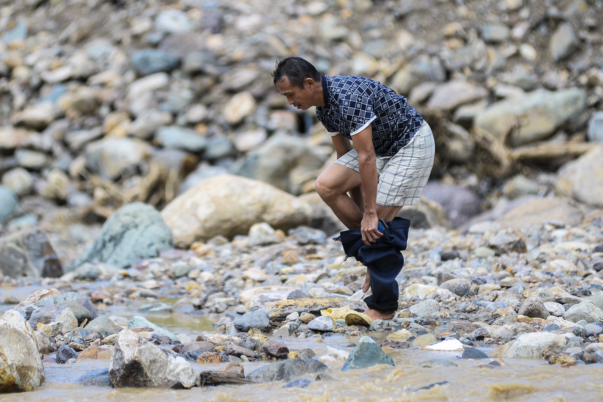 Nam Pam mot thang sau tran lu lich su anh 3