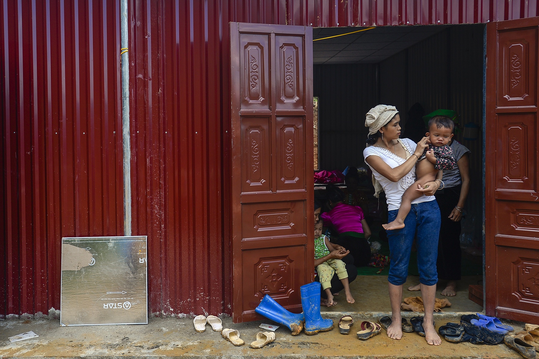 Nam Pam mot thang sau tran lu lich su anh 13