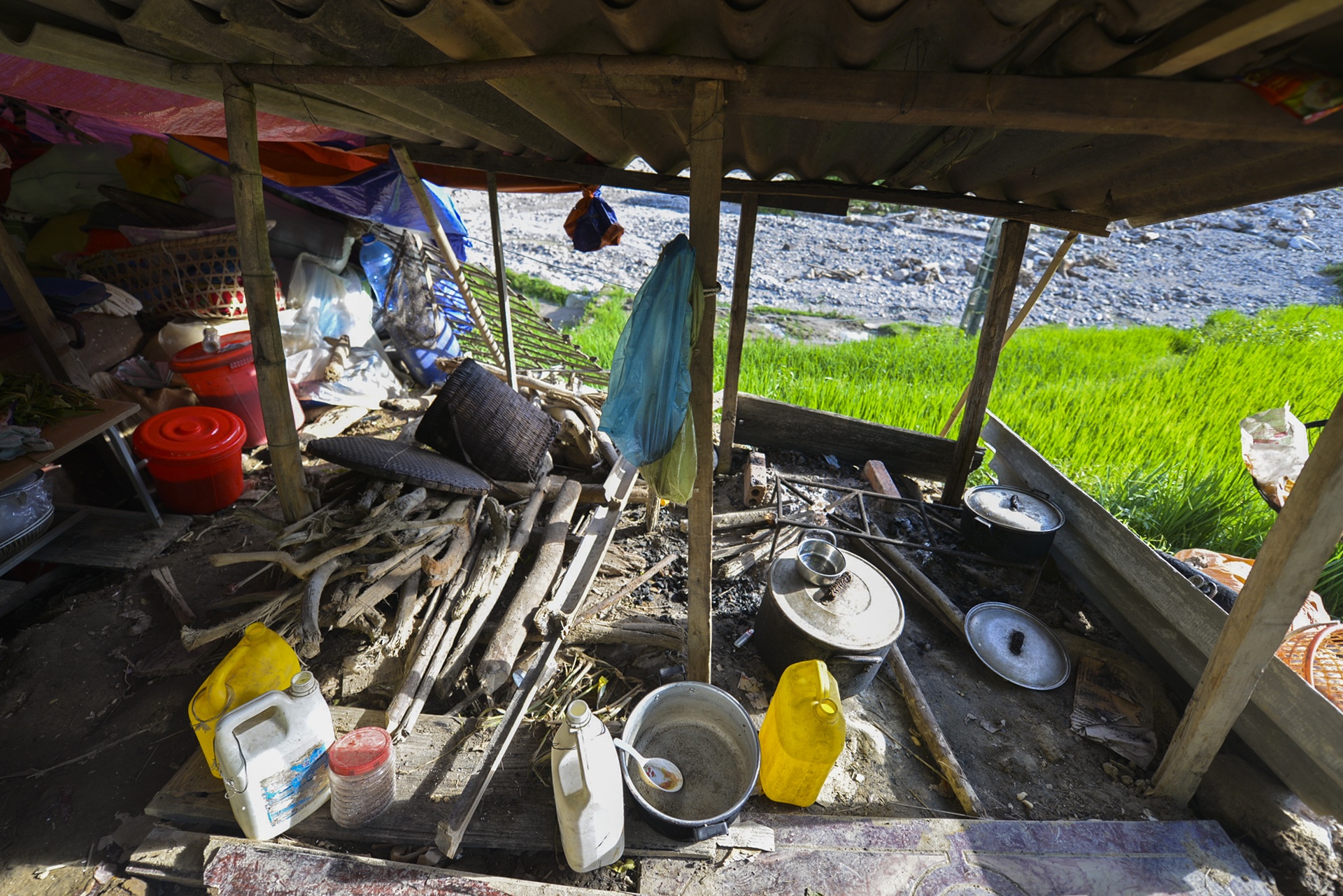 Nam Pam mot thang sau tran lu lich su anh 7