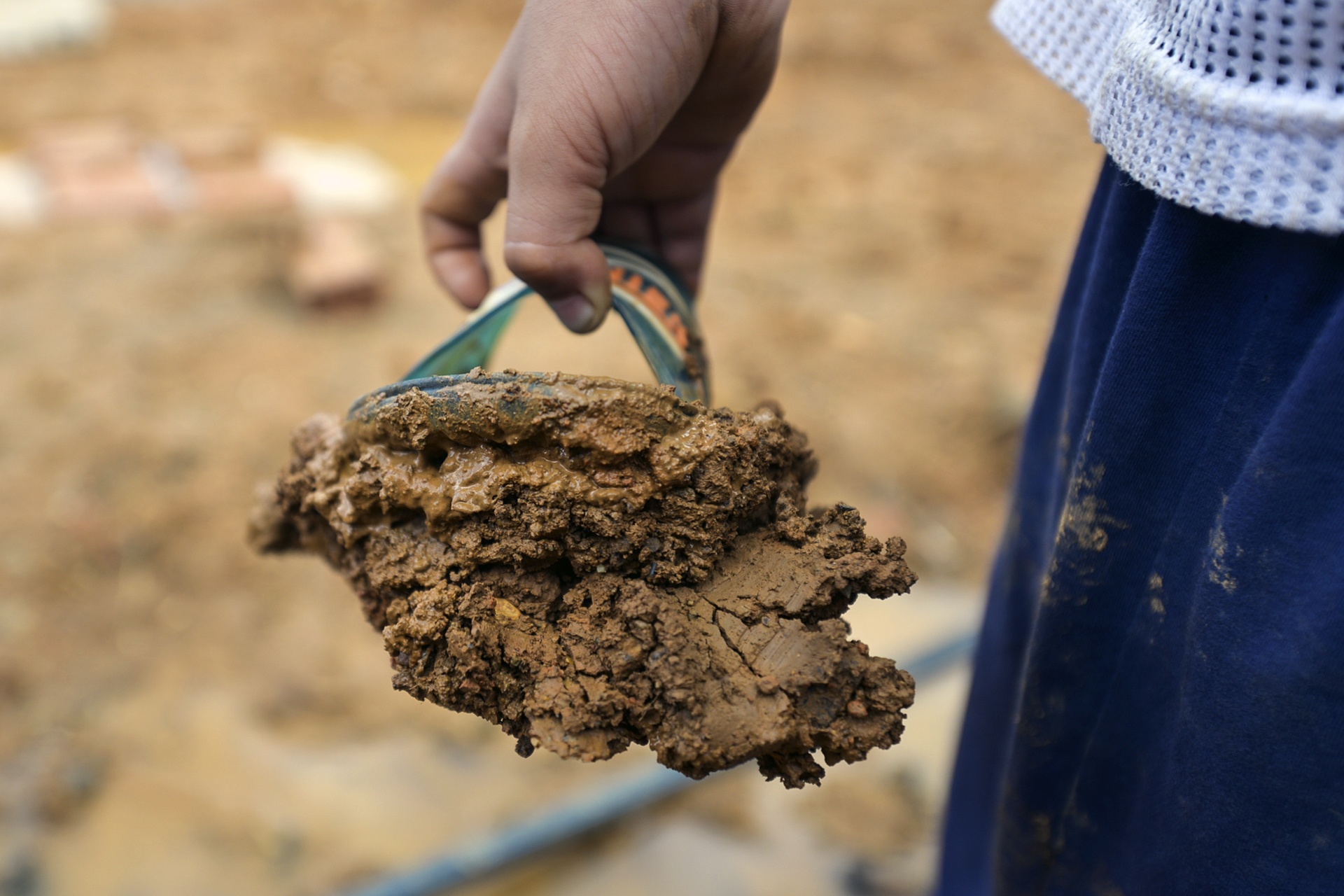 Nam Pam mot thang sau tran lu lich su anh 9