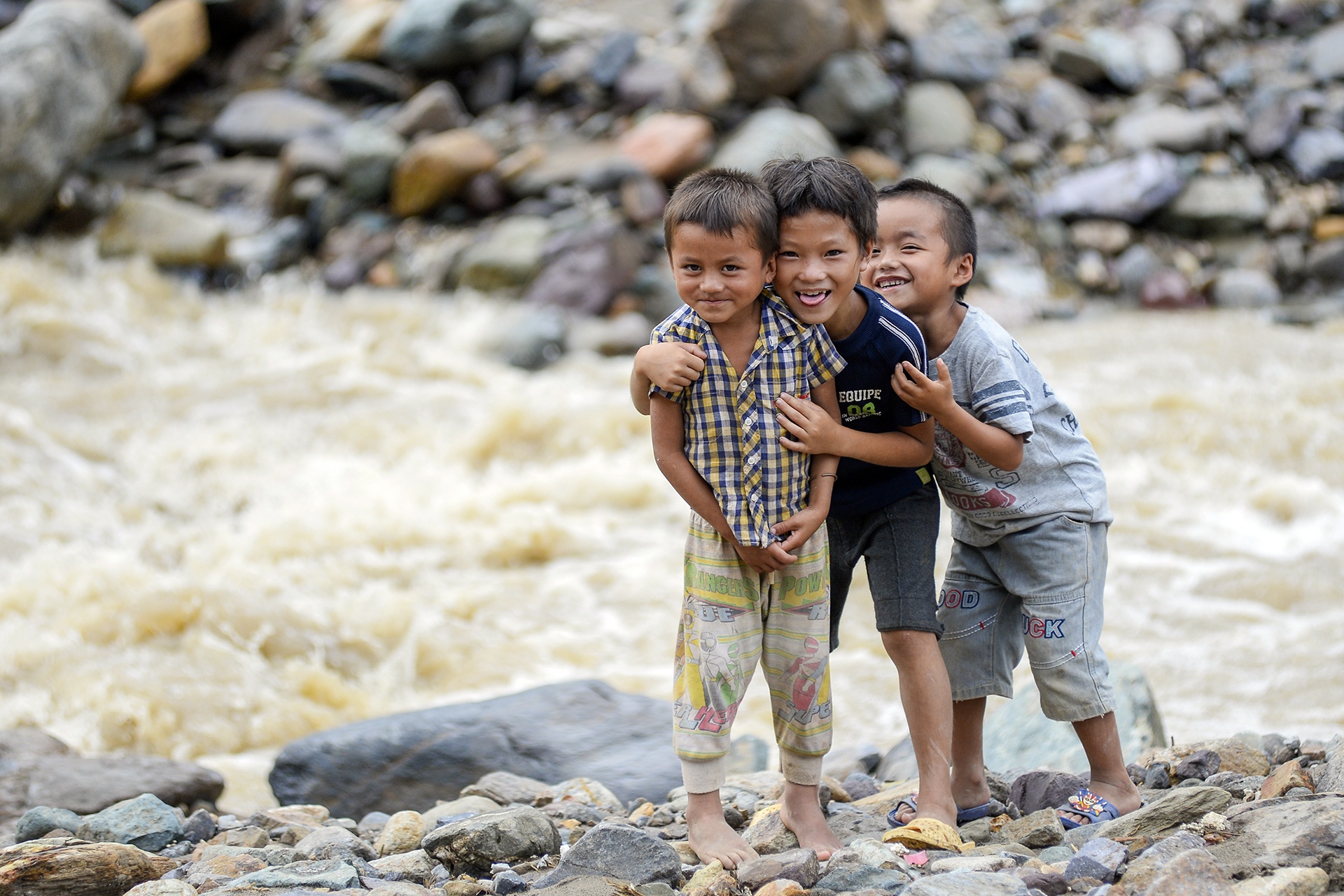 Nam Pam mot thang sau tran lu lich su anh 19