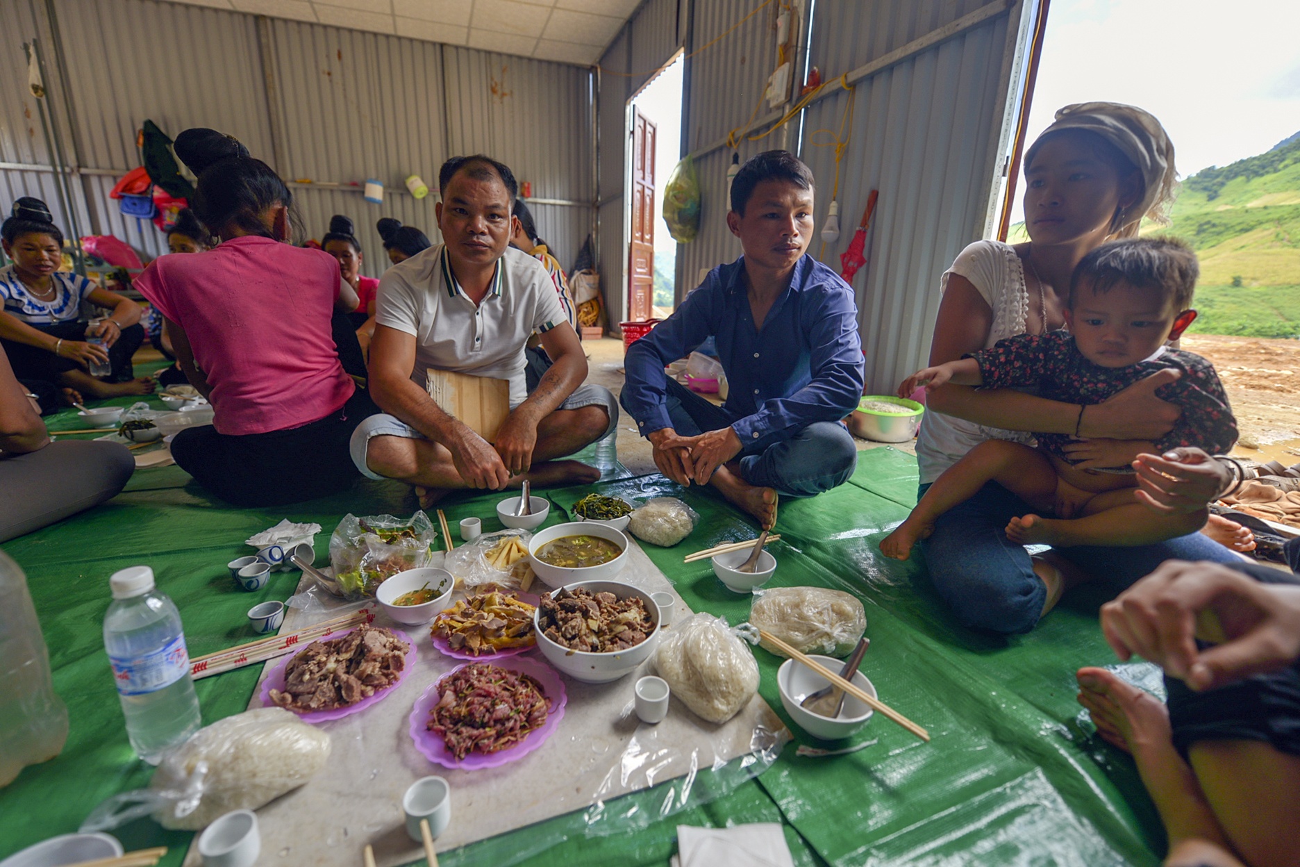 Nam Pam mot thang sau tran lu lich su anh 17