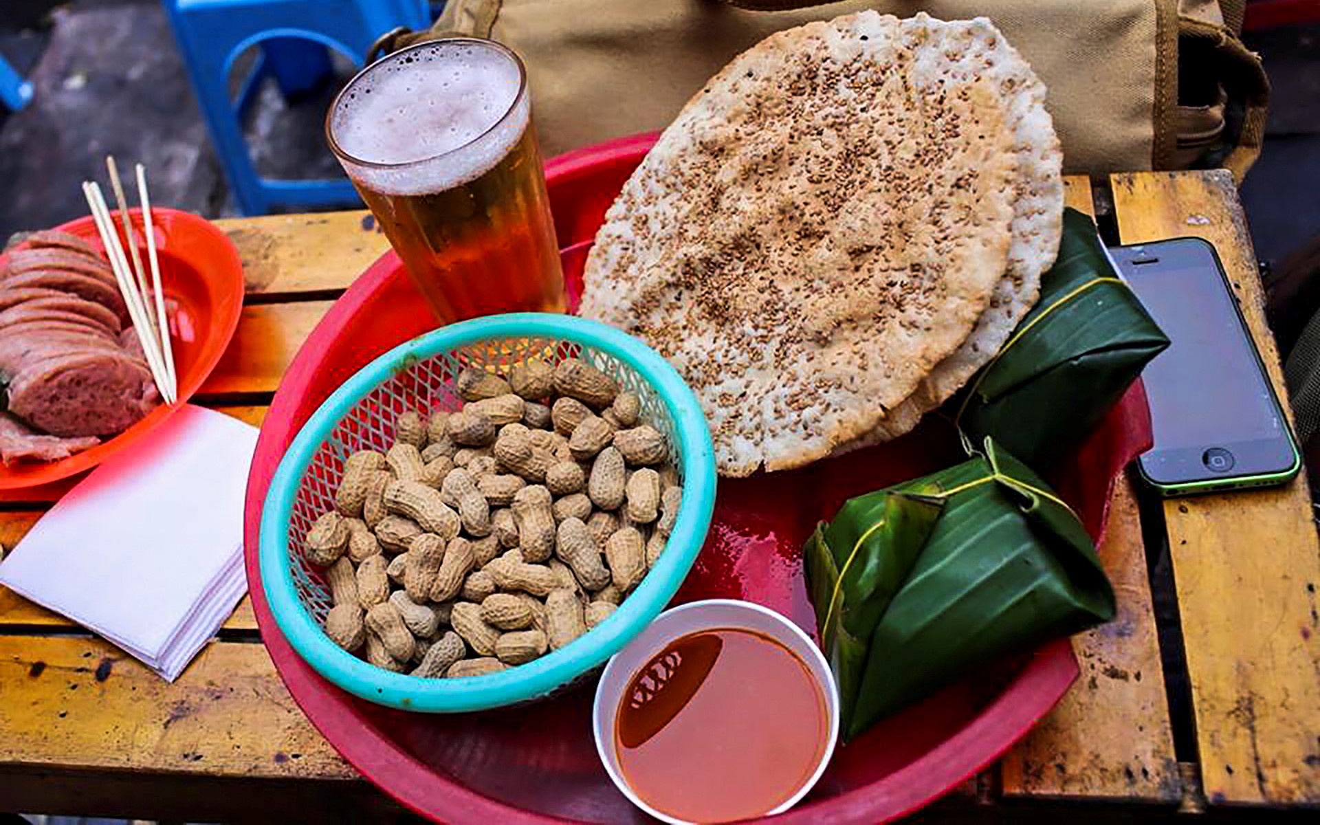 bia hơi vỉa hè Hà thành ảnh 6 bia hoi via he Ha thanh anh 6